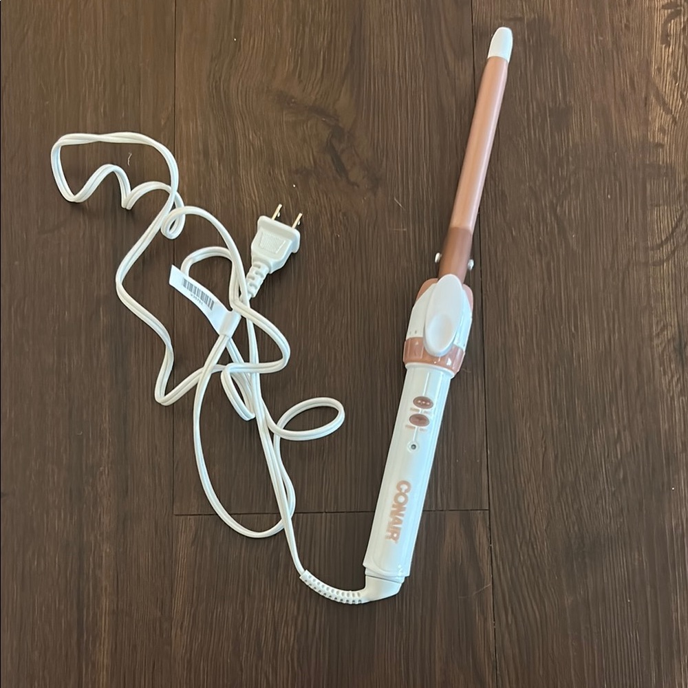 Conair 1/2 inch Barrel Curling Wand in White and Rose Gold